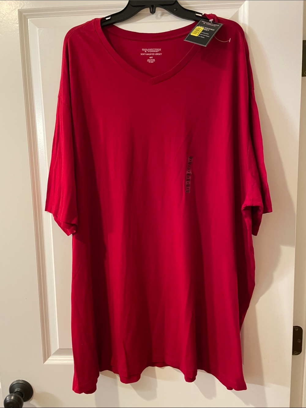 Roundtree & Yorke Men's Red V-Neck Short Sleeve Tee